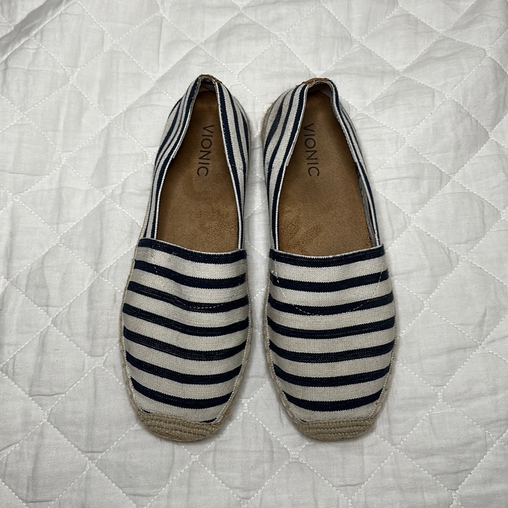 Vionic Coast Valeri Navy Stripe Size 9